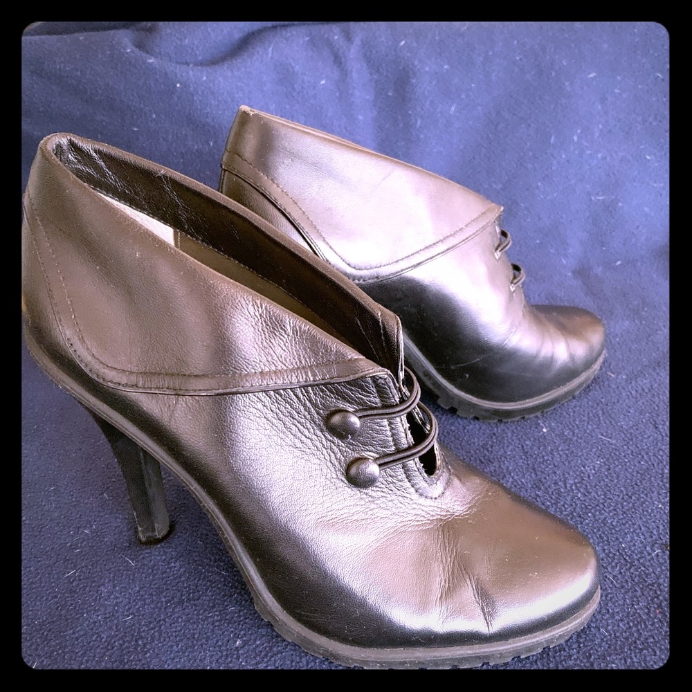 Me Too heeled booties